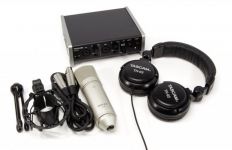 Комплект из интерфейса US-2x2, наушников TH-02 и конденсаторного микрофона TM-80 с подвесом Tascam US-2x2TP